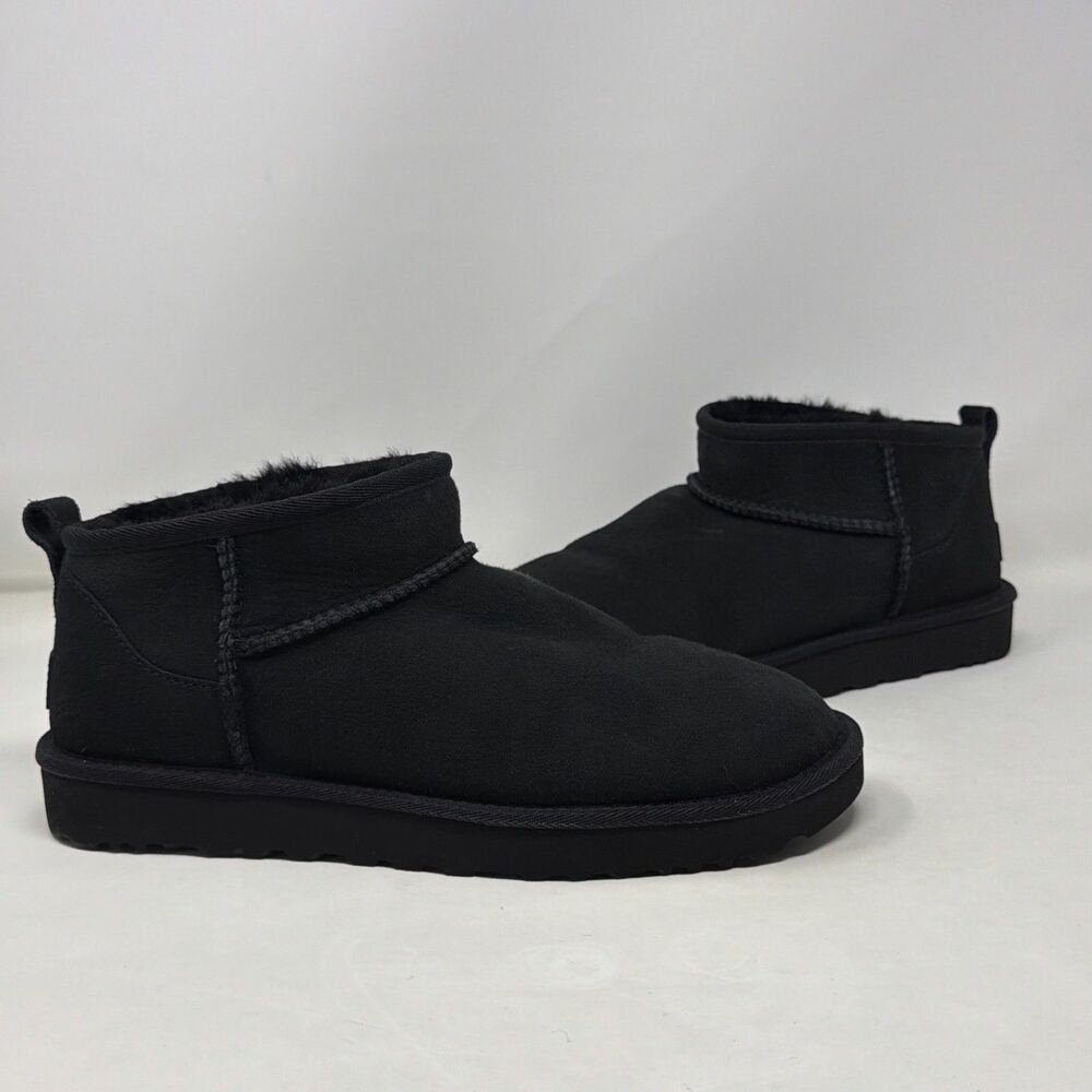 UGG Classic Mini II Boots Womens 9 Black Suede Sheepskin 1016222 READ